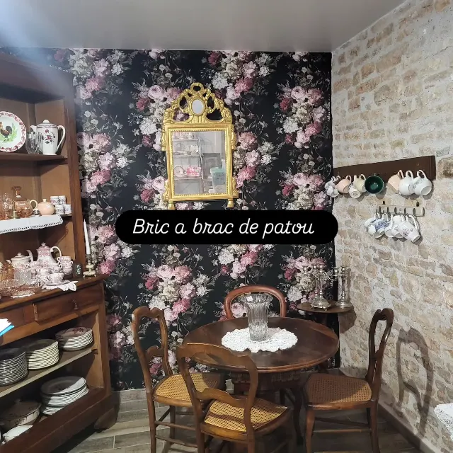 Service à thé rose et verrerie ancienne